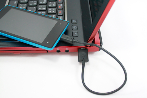 Smartphone connected to laptop